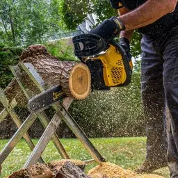 Motosierra Garland Montana 516 en uso